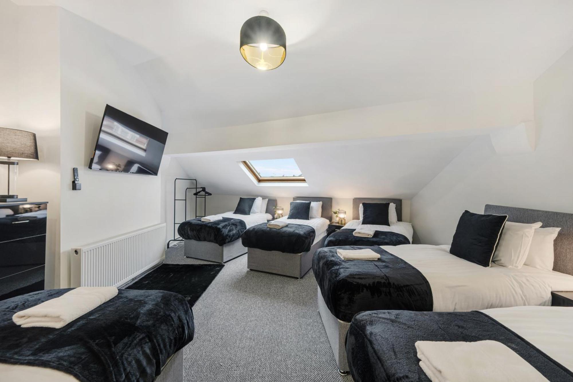 Air Host & Stay - Anfield Cosy Stays, Sleeps 14 Liverpool Exterior foto