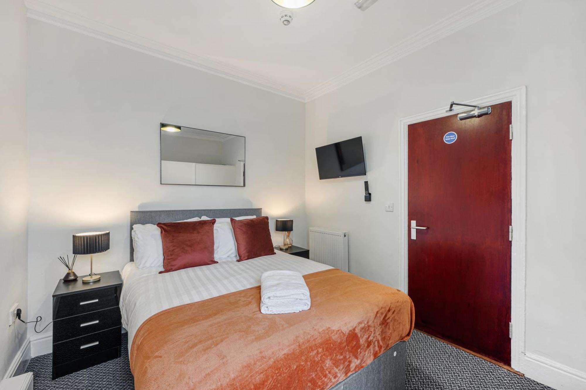 Air Host & Stay - Anfield Cosy Stays, Sleeps 14 Liverpool Exterior foto